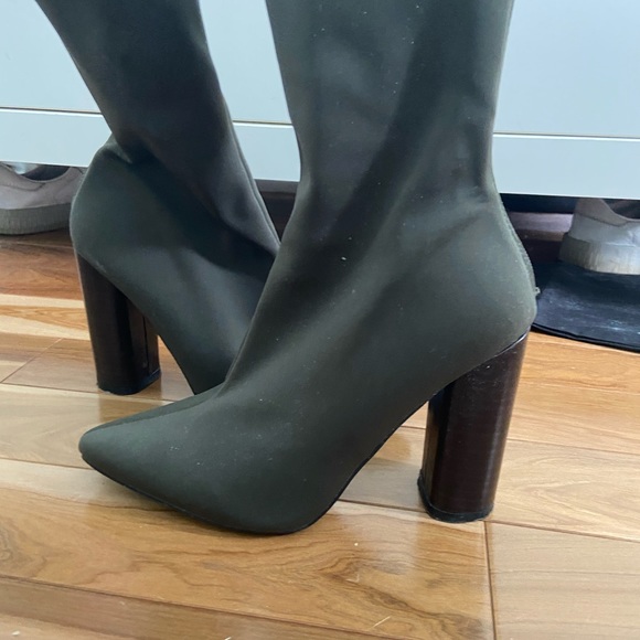 Heels - Picture 2 of 2